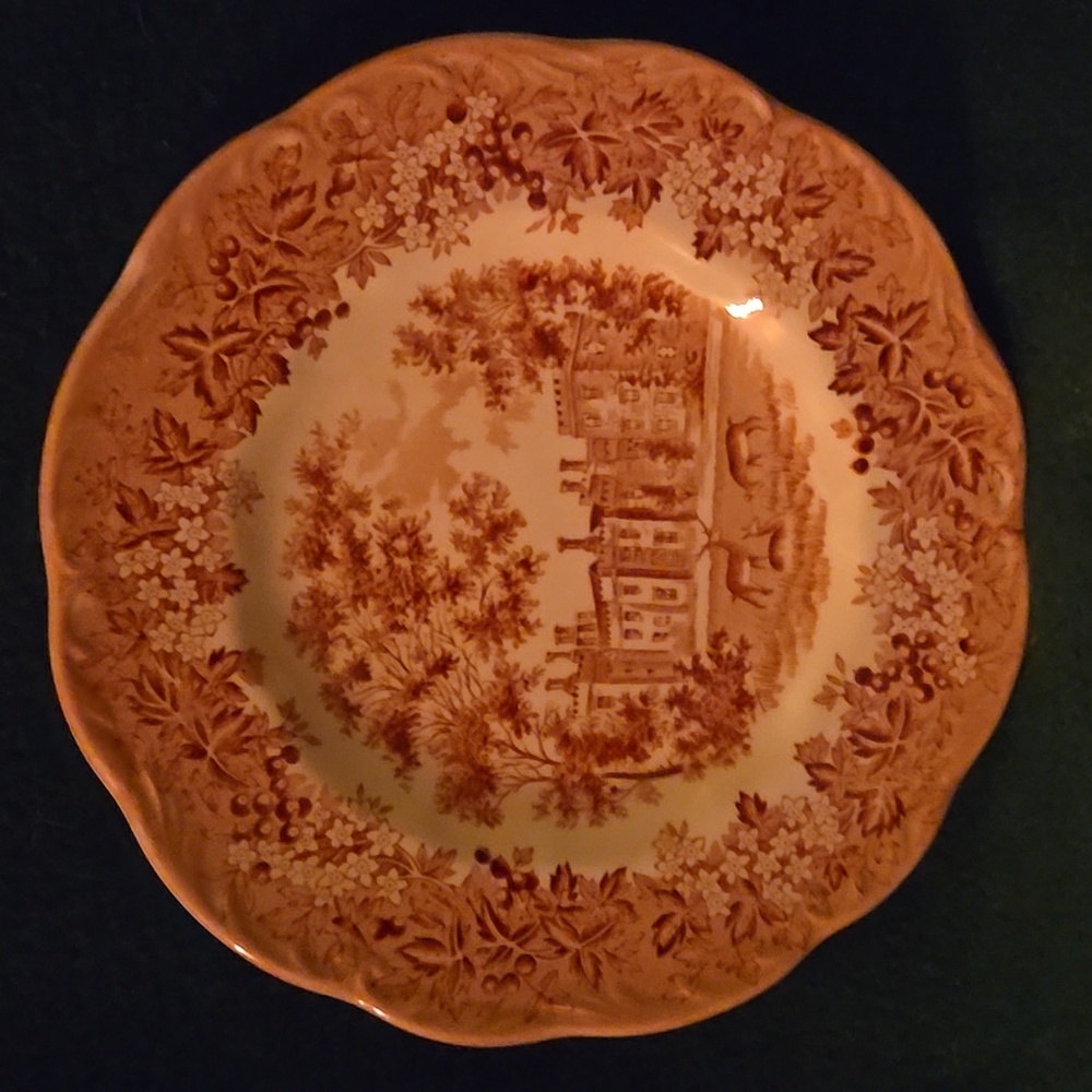 Classic Pink Scenic Dinner Plates. - Picture 4 of 11